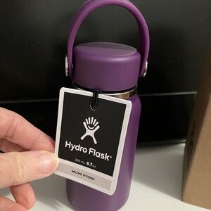 Hydro Flask Micro Beach Plum Purple 6.7oz 200ml NWT Water Bottle